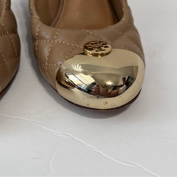 Tory Burch 7.5 Kaitlin Tan Gold Quilted Wedge Shoes - Picture 3 of 13